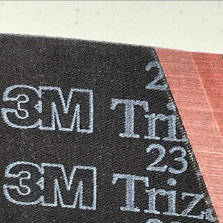 Jonction et dos toile 3M Trizact 237AA � bande 75 x 2000 mm pour finition lin�aire de profil�s inox