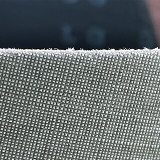 Structure micro-r�pliqu�e Trizact 237AA en gros plan � bande abrasive large 150 x 2000 mm oxyde d�aluminium